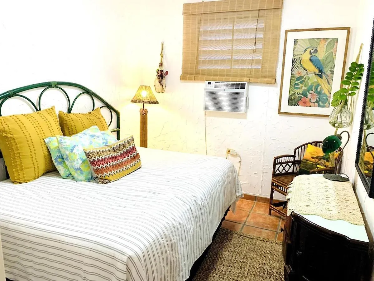 Footprints Beach House At Yardley Place San Juan Holiday home