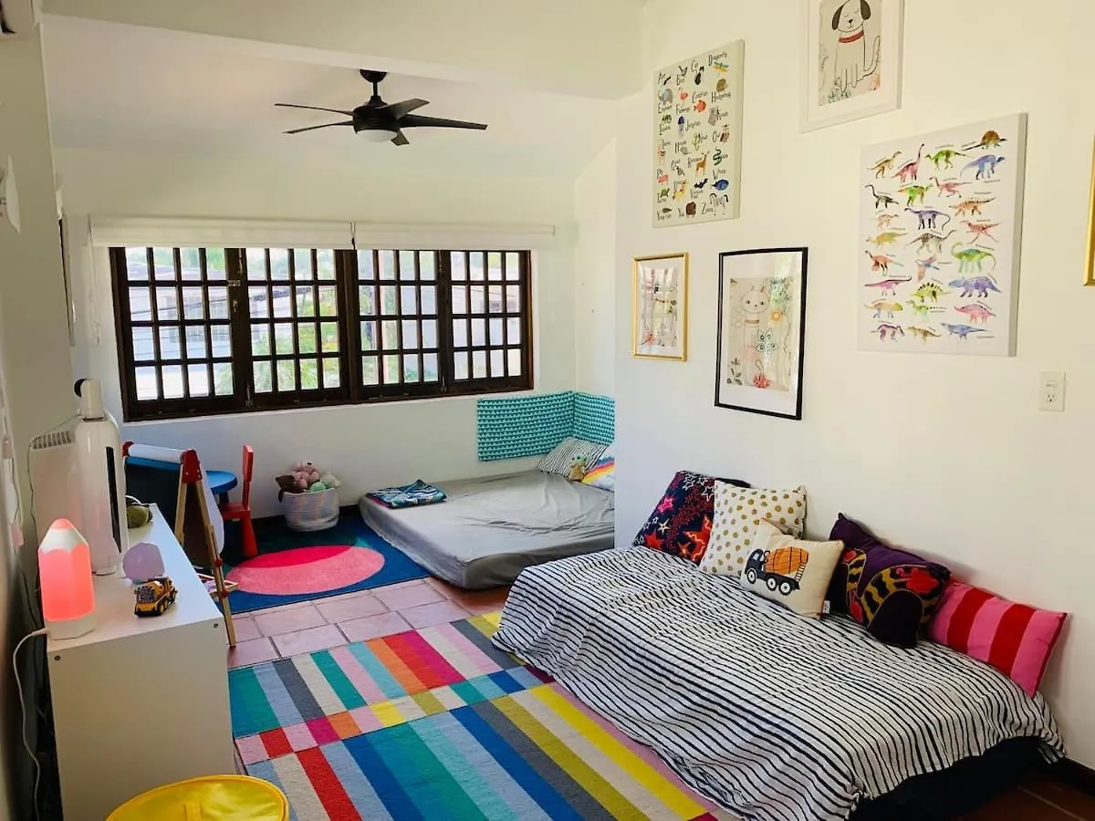 Footprints Beach House At Yardley Place San Juan
