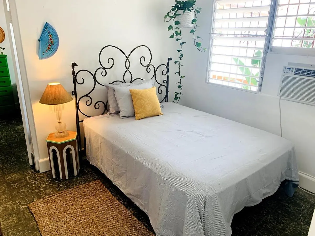 Footprints Beach House At Yardley Place San Juan 0*,
