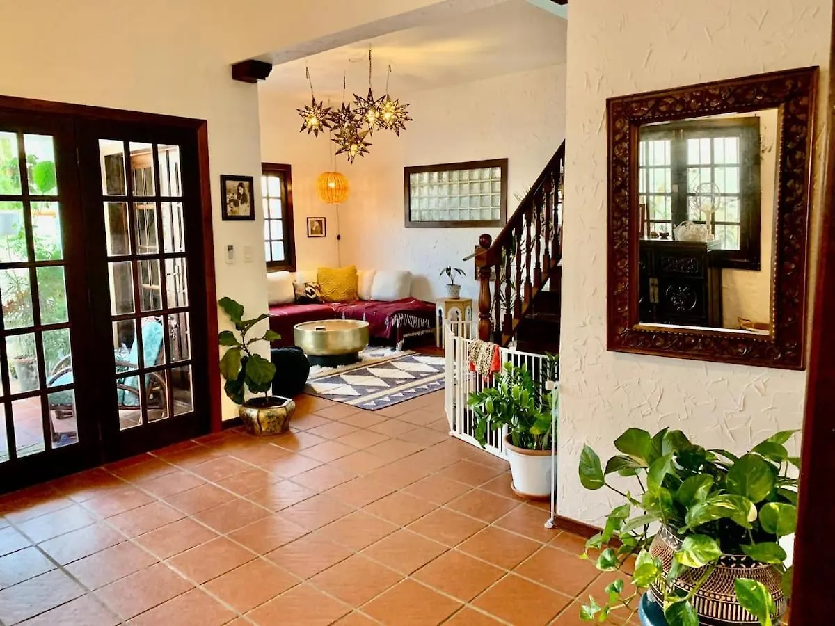 Footprints Beach House At Yardley Place San Juan 0*,